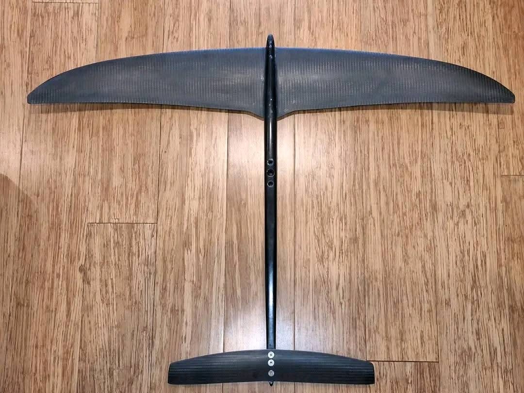 Chubanga wing foil 1000cm2 and 102cm mast